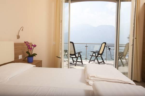 ברנצונה סול גארדה Hotel Garni Vela D'Oro מראה חיצוני תמונה