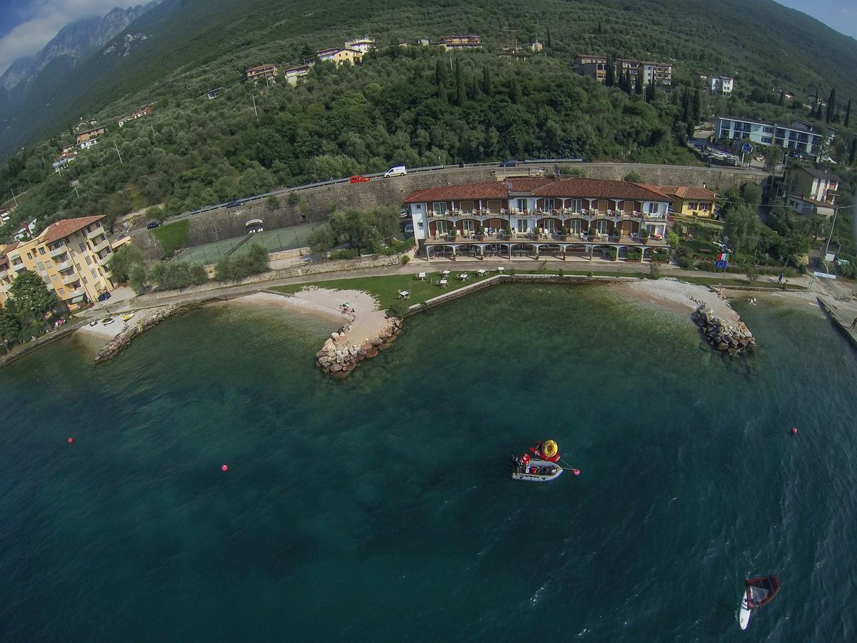 ברנצונה סול גארדה Hotel Garni Vela D'Oro מראה חיצוני תמונה