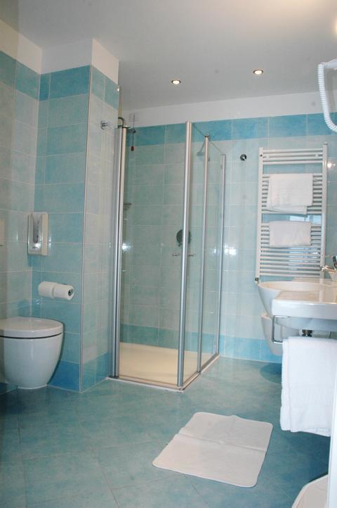 ברנצונה סול גארדה Hotel Garni Vela D'Oro מראה חיצוני תמונה