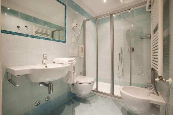 ברנצונה סול גארדה Hotel Garni Vela D'Oro מראה חיצוני תמונה