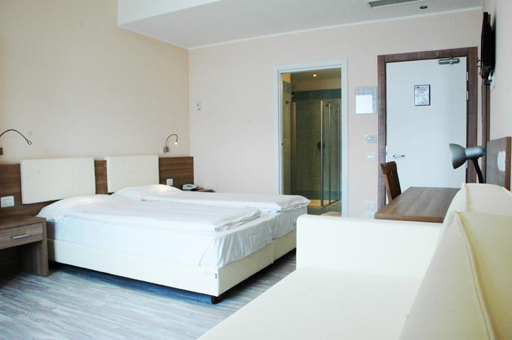 ברנצונה סול גארדה Hotel Garni Vela D'Oro מראה חיצוני תמונה