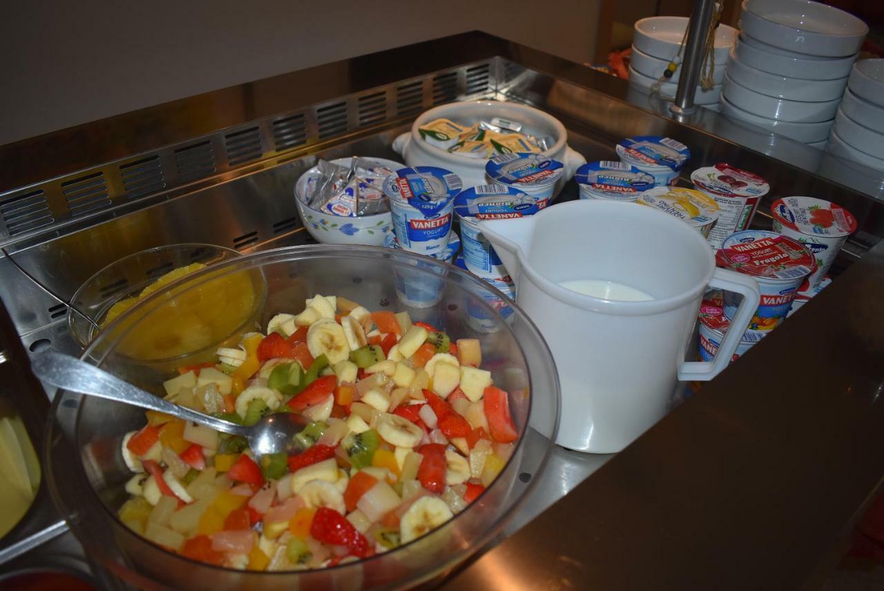 ברנצונה סול גארדה Hotel Garni Vela D'Oro מראה חיצוני תמונה